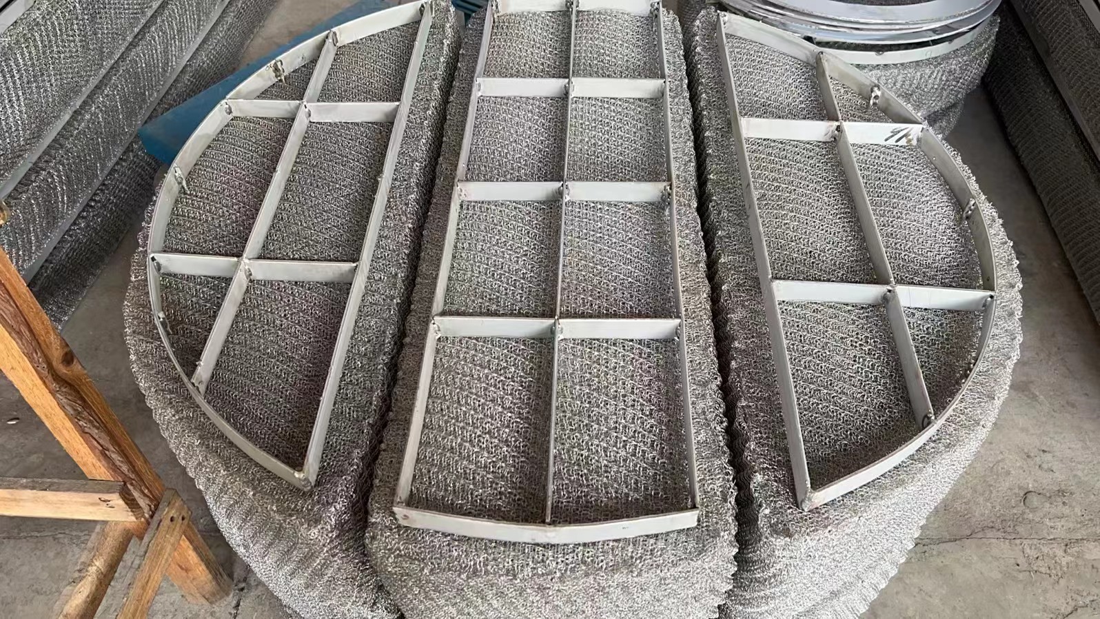 我公司为湖北客户制作的DN2200丝网除沫器